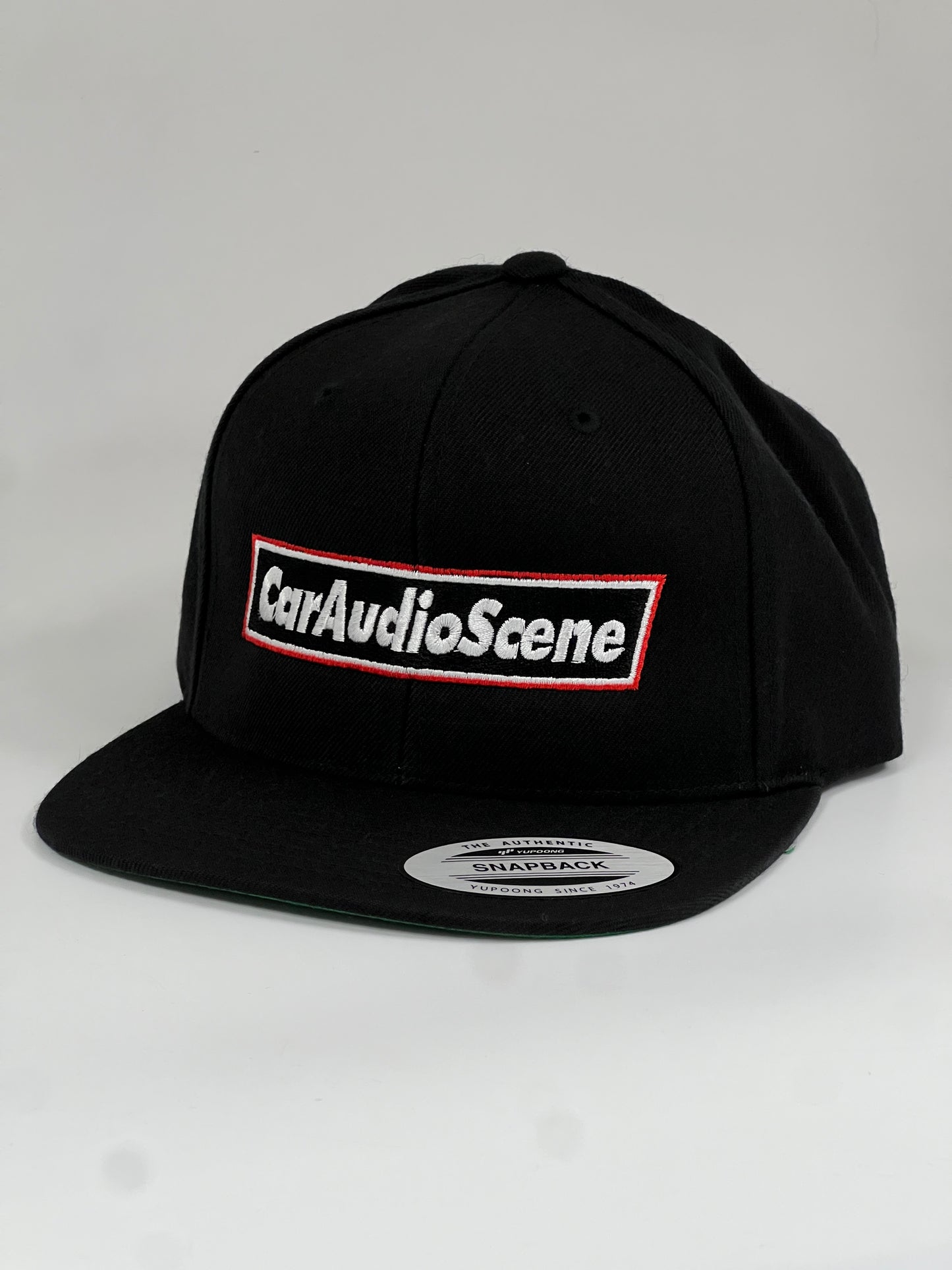 Flat bill 6 panel snap back cap